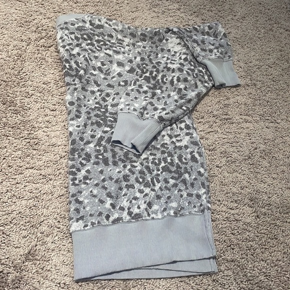 Aerie Fuzzy Sweatshirt - Picture 6 of 11